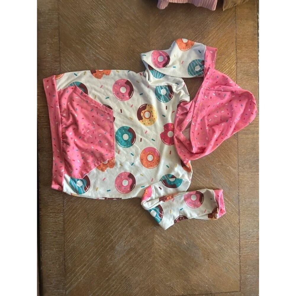 Girls 6y hoodie in a doughnut and sprinkle print
